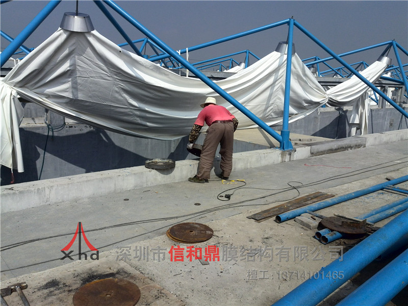 污水池反吊膜结构