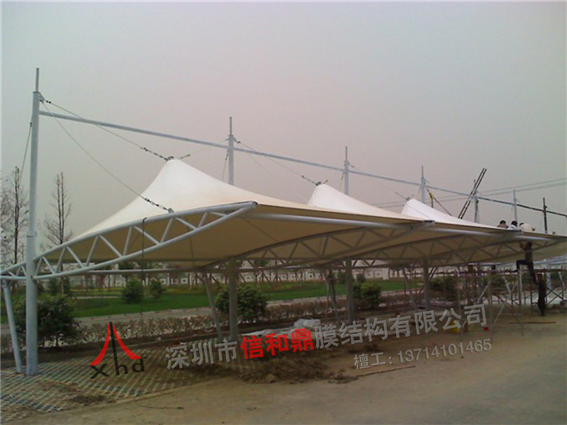 五粮液制衣厂车棚膜结构工程