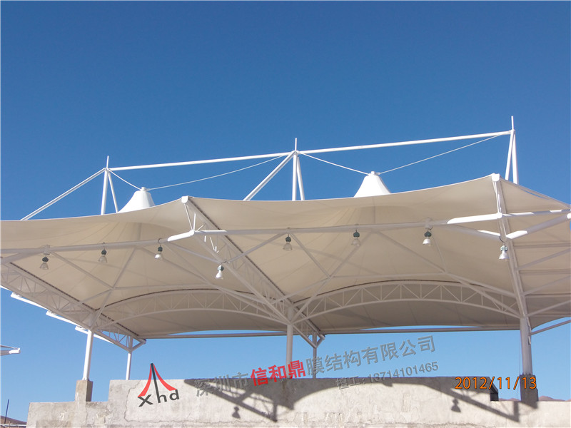 膜结构体育看台施工效果