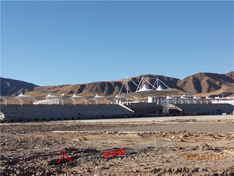 膜结构体育看台安装效果