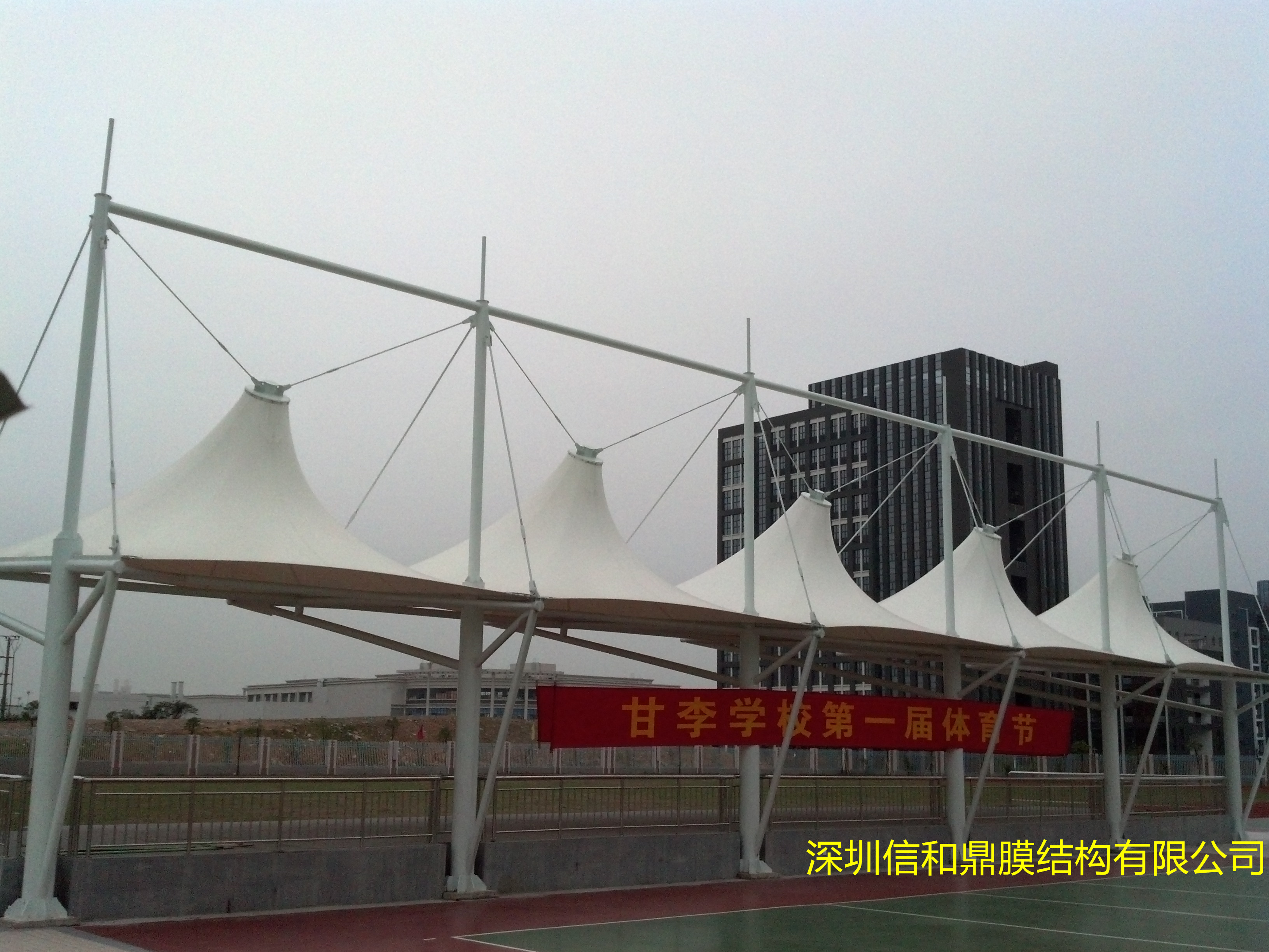 张膜结构看台雨棚效果图