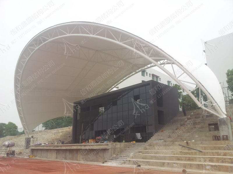 河南新联学院体育看台膜结构工程案例