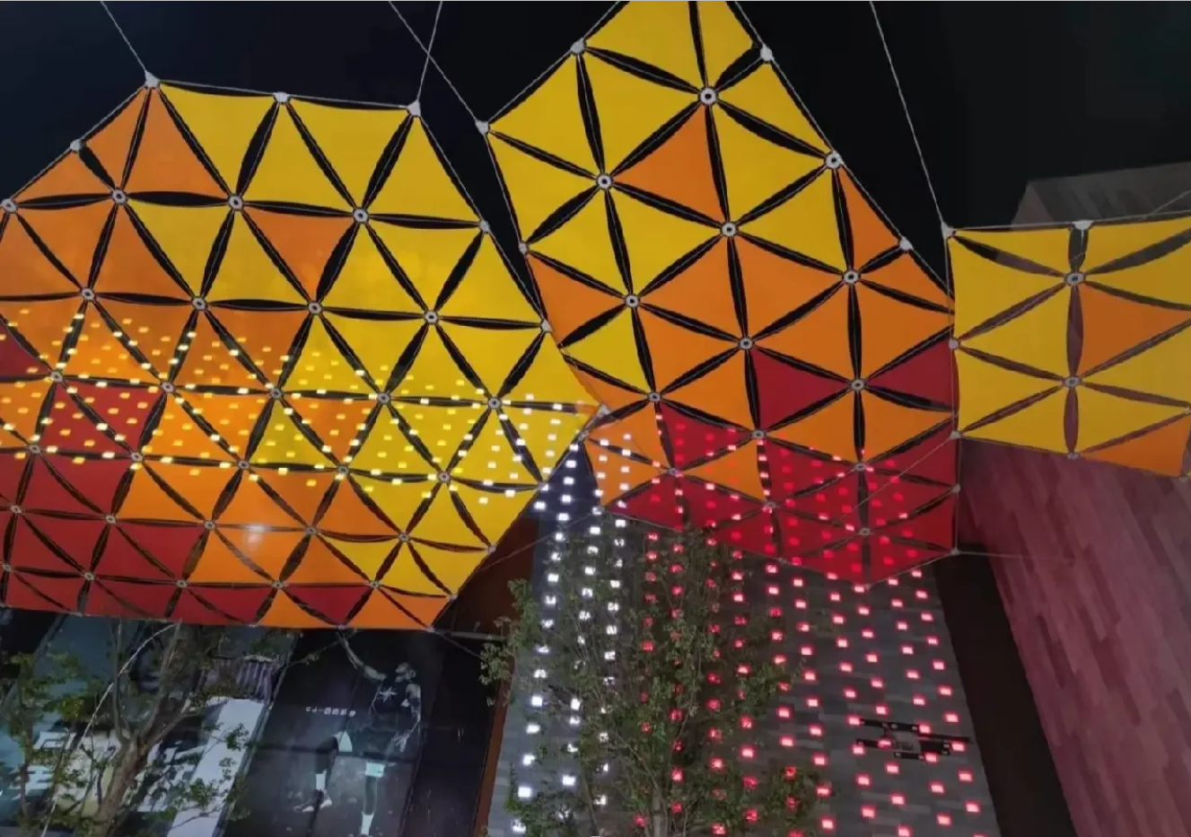 商业街张拉膜结构遮阳棚