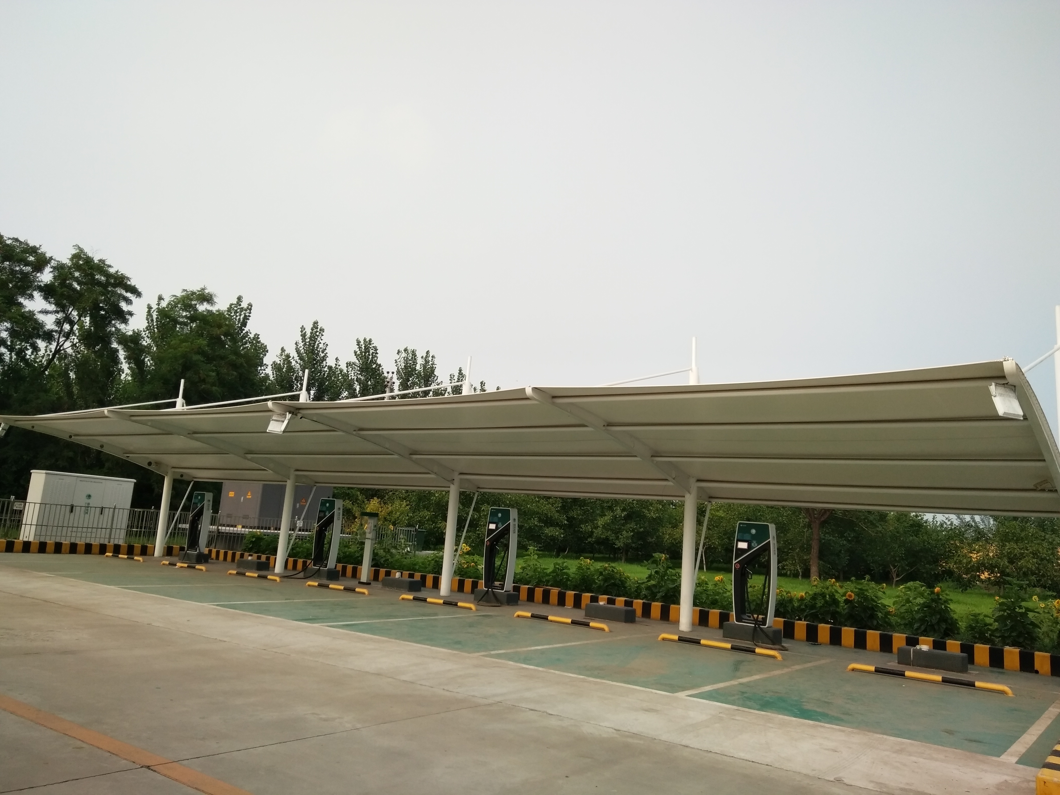 膜结构充电桩停车棚图片