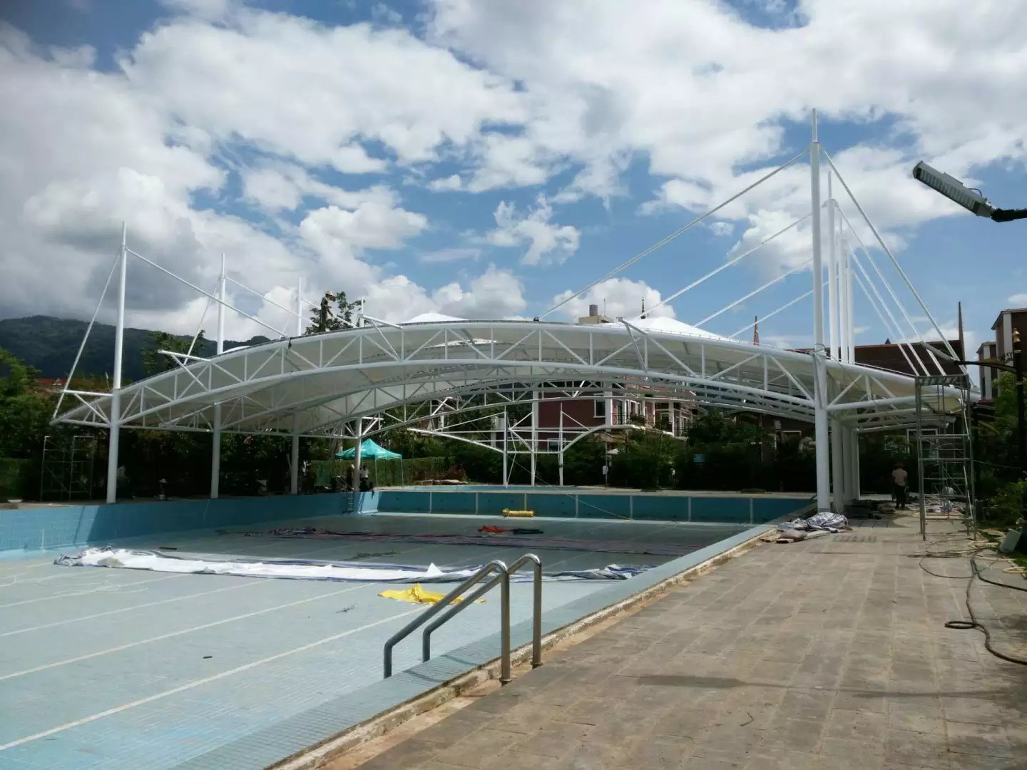德宏傣族景颇族自治州金塔温泉酒店游泳池膜结构遮阳棚工程案例