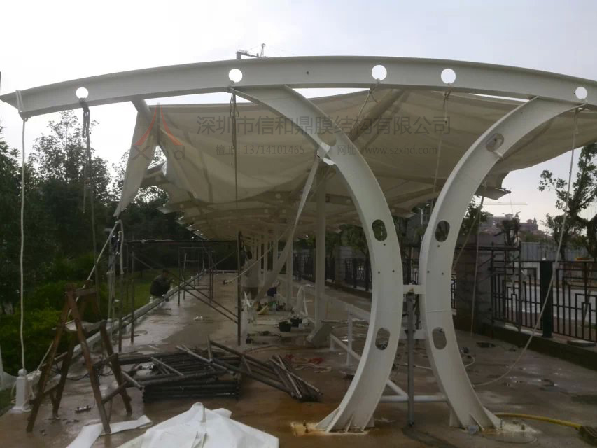 柳州华美达酒店膜结构停车棚工程案例